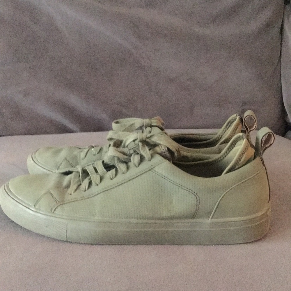 Mens Good Fellow canvas tennis shoe. Olive green.